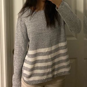 gray long sleeve sweater
